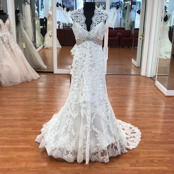 Allure Bridals Dresses & Skirts - Ivory wedding dress with rhinestone cluster